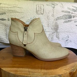 Zodiac Kaylin Western Ankle Booties